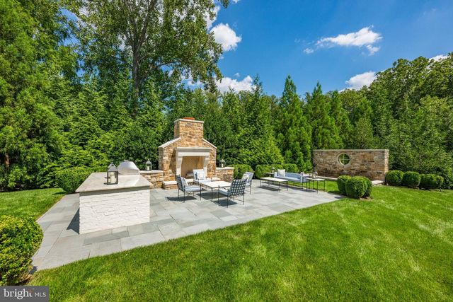 1321 DARNALL DR, Mclean, VA 22101