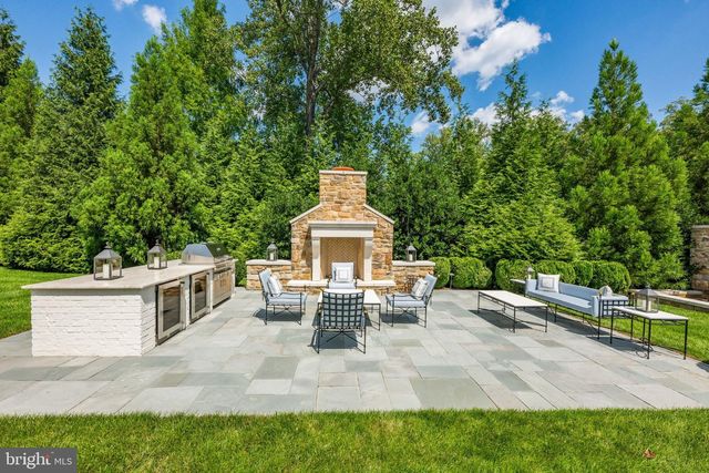 1321 DARNALL DR, Mclean, VA 22101