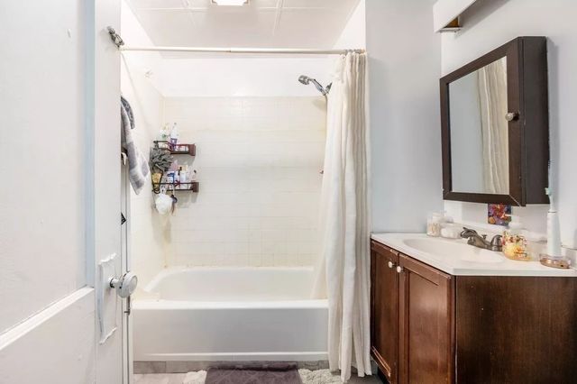 382 Riverway 2, Boston, MA 02115