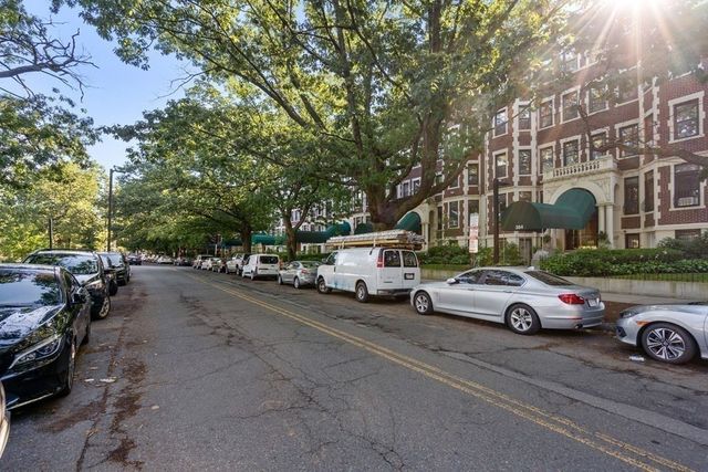 382 Riverway 2, Boston, MA 02115
