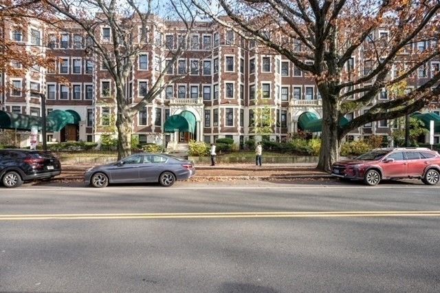 382 Riverway 2, Boston, MA 02115