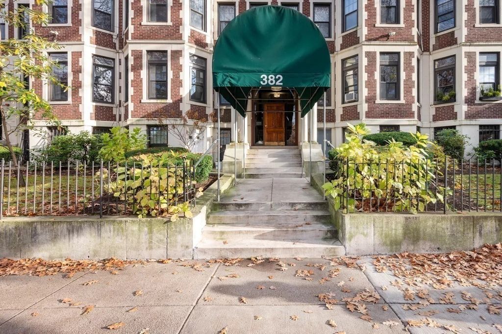 382 Riverway 2, Boston, MA 02115