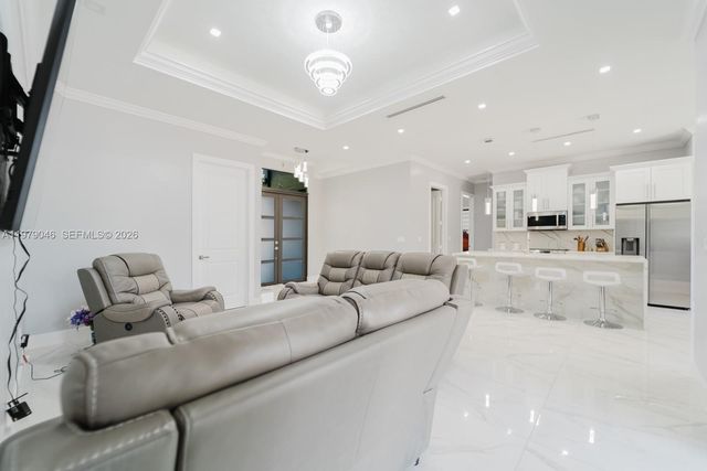 398 35th Ave NW, Naples, FL 34120