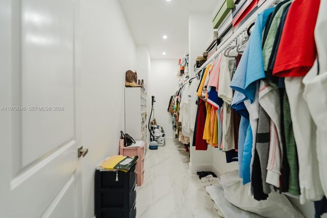 398 35th Ave NW, Naples, FL 34120