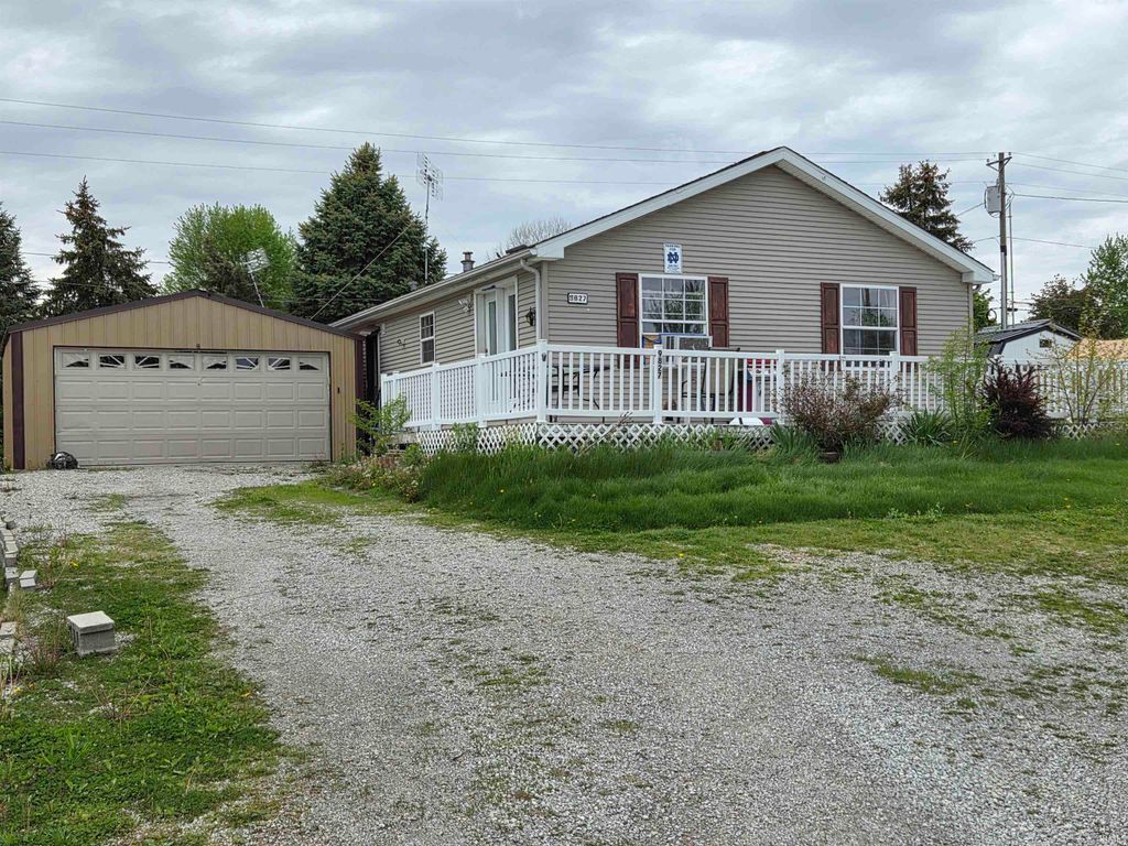 9827 N LINCOLN RD, Syracuse, IN 46567