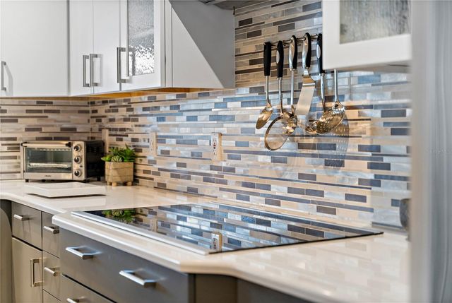 830 PINELLAS BAYWAY S, St Petersburg, FL 33715