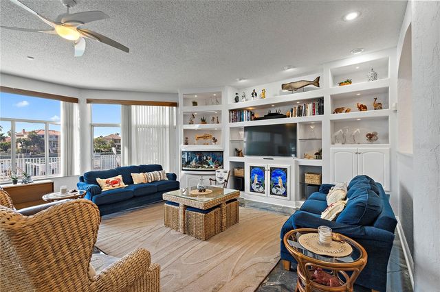 830 PINELLAS BAYWAY S, St Petersburg, FL 33715