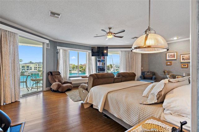 830 PINELLAS BAYWAY S, St Petersburg, FL 33715