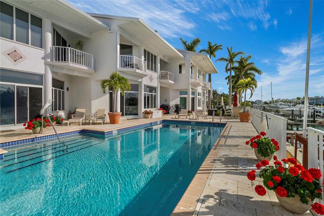 830 PINELLAS BAYWAY S, St Petersburg, FL 33715