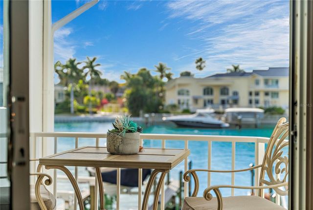 830 PINELLAS BAYWAY S, St Petersburg, FL 33715