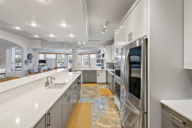 830 PINELLAS BAYWAY S, St Petersburg, FL 33715