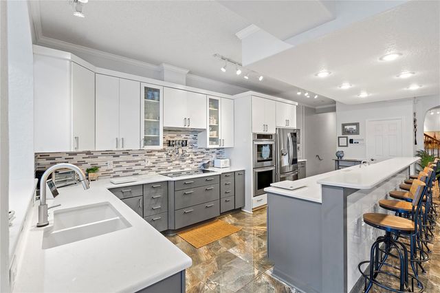 830 PINELLAS BAYWAY S, St Petersburg, FL 33715