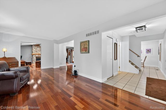 425 Arbor Pine Drive, Ortonville Village, MI 48462