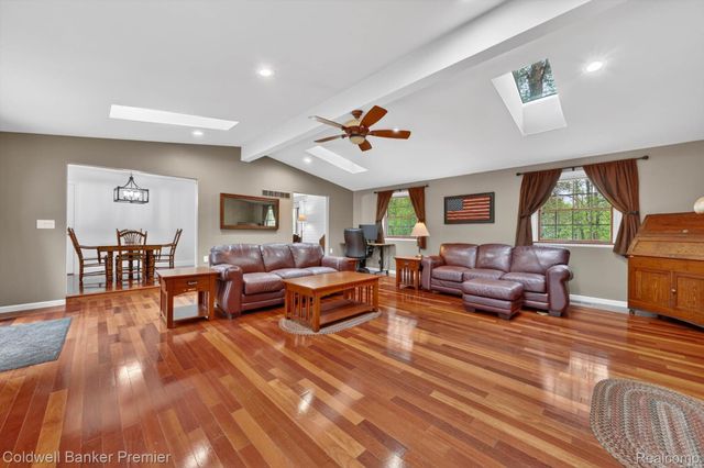 425 Arbor Pine Drive, Ortonville Village, MI 48462