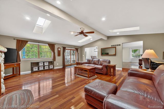 425 Arbor Pine Drive, Ortonville Village, MI 48462