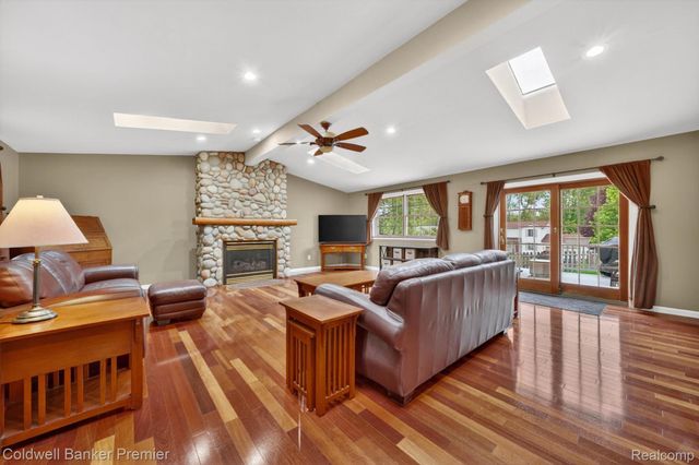 425 Arbor Pine Drive, Ortonville Village, MI 48462