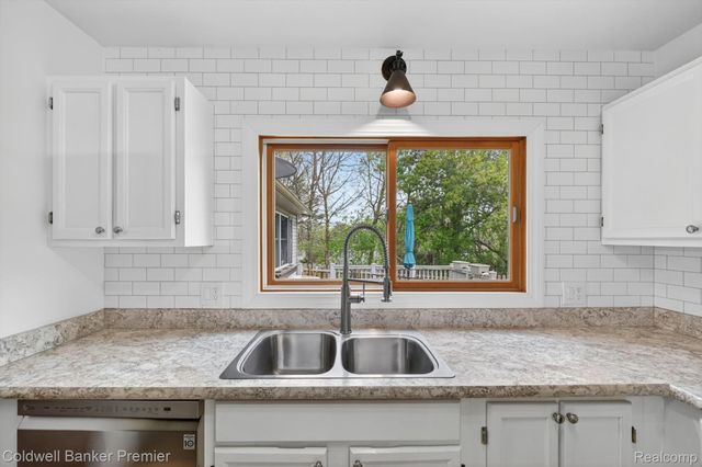 425 Arbor Pine Drive, Ortonville Village, MI 48462