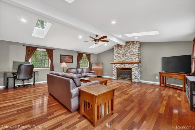 425 Arbor Pine Drive, Ortonville Village, MI 48462
