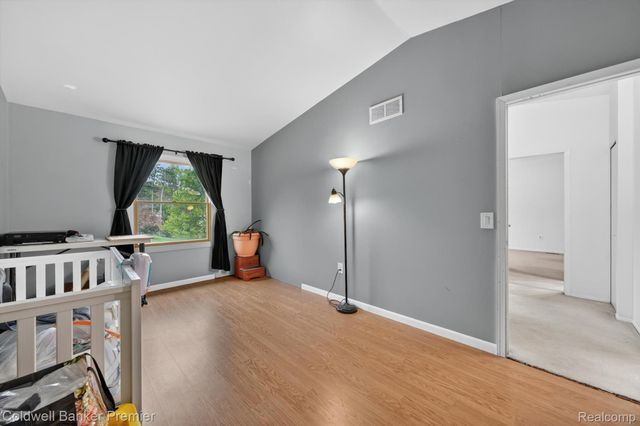 425 Arbor Pine Drive, Ortonville Village, MI 48462