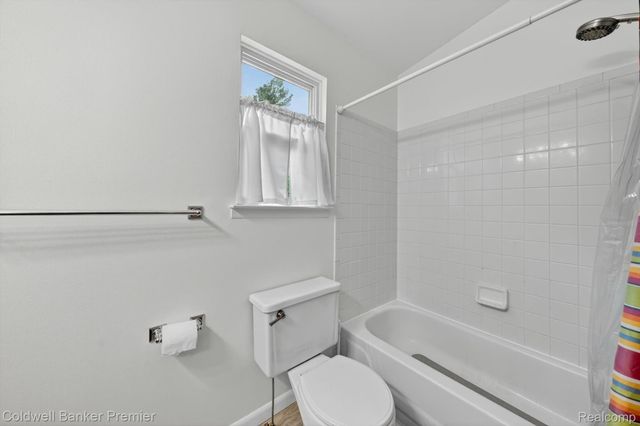 425 Arbor Pine Drive, Ortonville Village, MI 48462