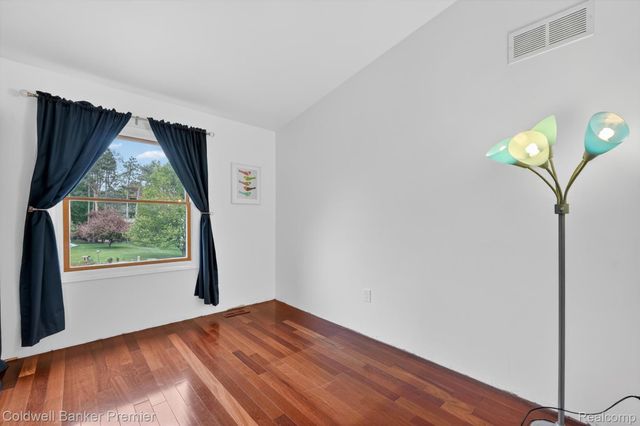 425 Arbor Pine Drive, Ortonville Village, MI 48462