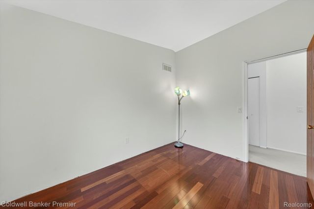 425 Arbor Pine Drive, Ortonville Village, MI 48462