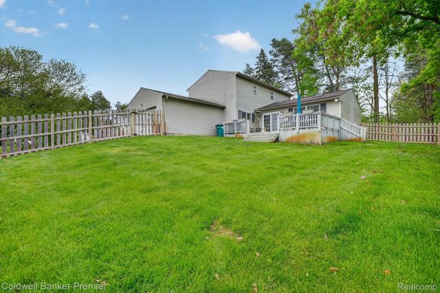 425 Arbor Pine Drive, Ortonville Village, MI 48462