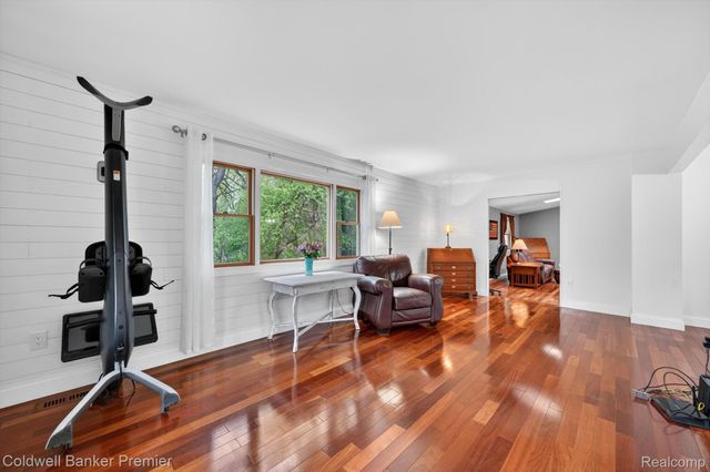 425 Arbor Pine Drive, Ortonville Village, MI 48462