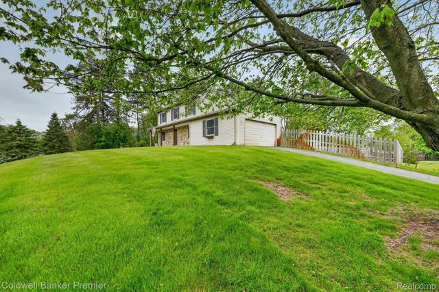 425 Arbor Pine Drive, Ortonville Village, MI 48462