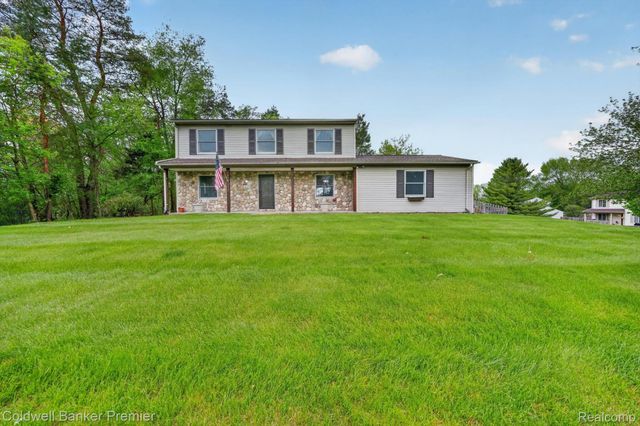 425 Arbor Pine Drive, Ortonville Village, MI 48462