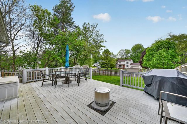425 Arbor Pine Drive, Ortonville Village, MI 48462