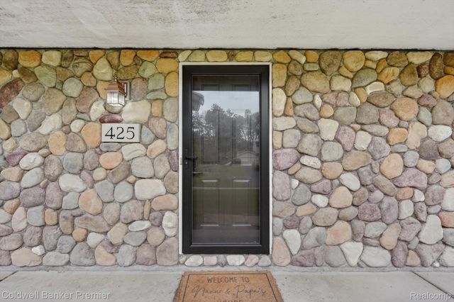 425 Arbor Pine Drive, Ortonville Village, MI 48462