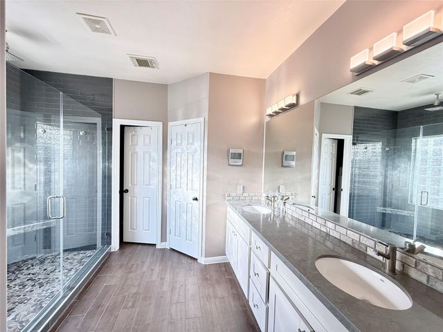 425 Blossomwood Drive, League City, TX 77573