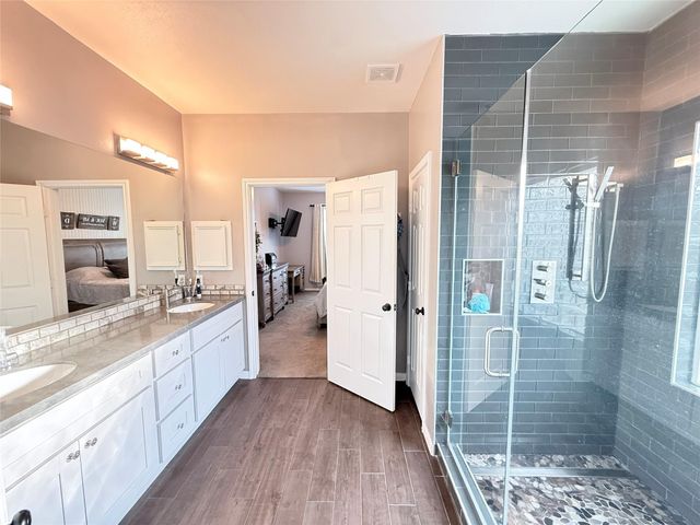 425 Blossomwood Drive, League City, TX 77573