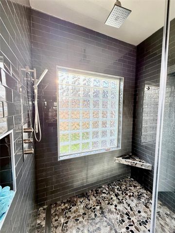 425 Blossomwood Drive, League City, TX 77573