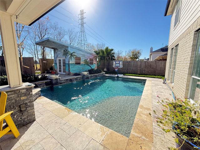 425 Blossomwood Drive, League City, TX 77573