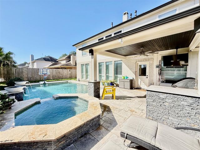 425 Blossomwood Drive, League City, TX 77573