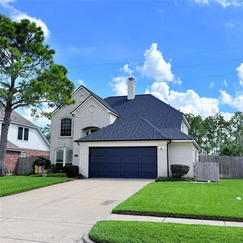 425 Blossomwood Drive, League City, TX 77573