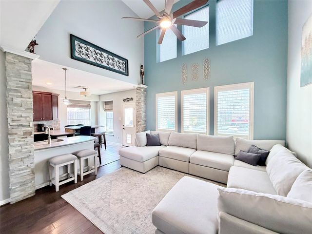 425 Blossomwood Drive, League City, TX 77573