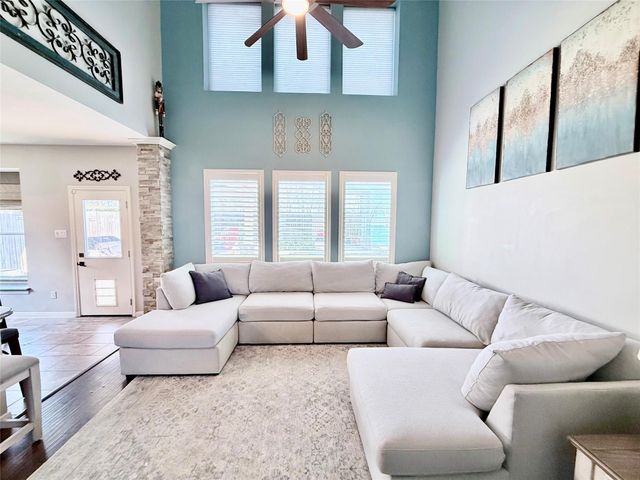 425 Blossomwood Drive, League City, TX 77573