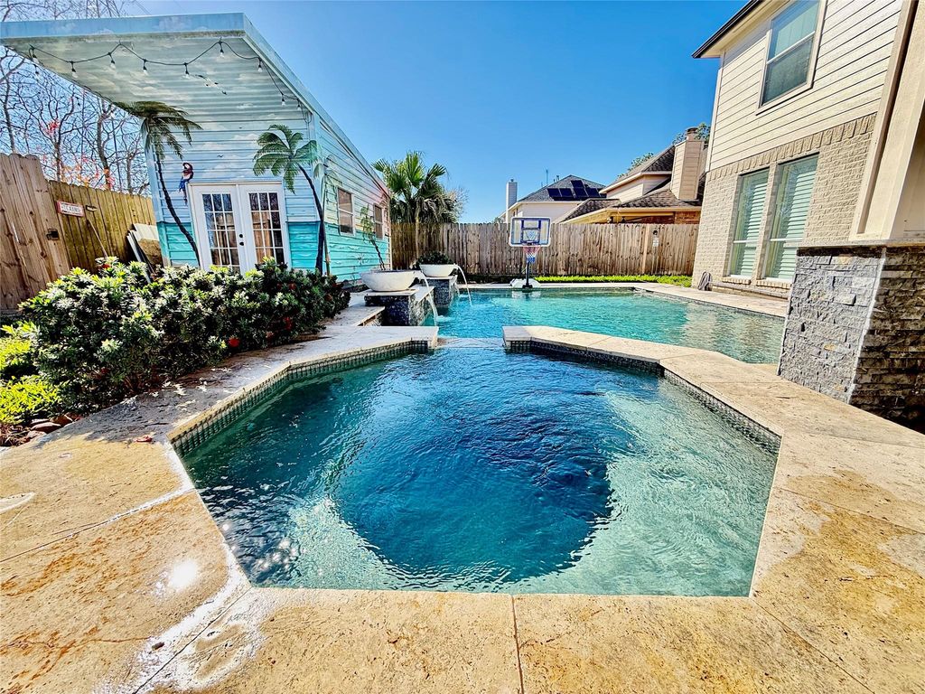 425 Blossomwood Drive, League City, TX 77573