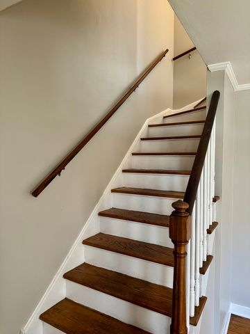 2218 S 11th Avenue, Broadview, IL 60155