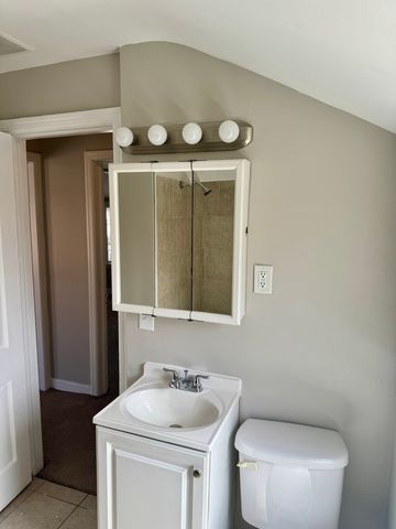 2218 S 11th Avenue, Broadview, IL 60155