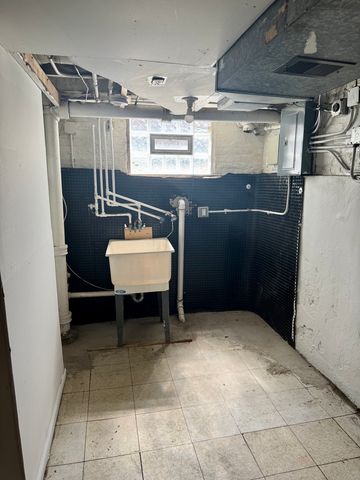 2218 S 11th Avenue, Broadview, IL 60155