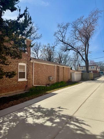 2218 S 11th Avenue, Broadview, IL 60155