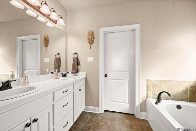 13187 Crownridge Dr, Gonzales, LA 70737