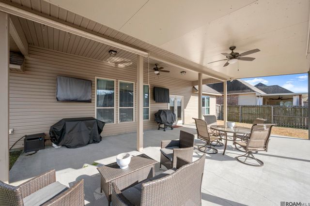 13187 Crownridge Dr, Gonzales, LA 70737