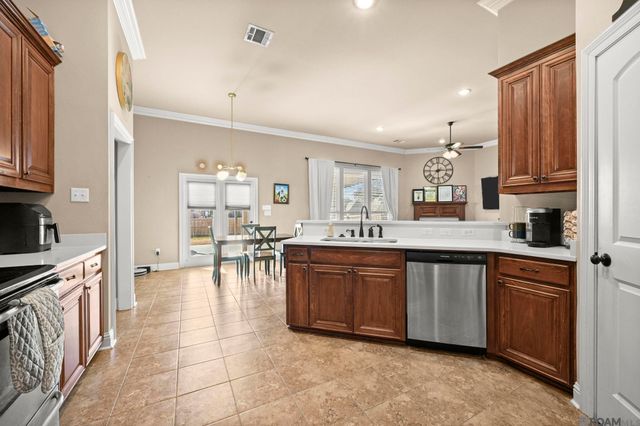 13187 Crownridge Dr, Gonzales, LA 70737