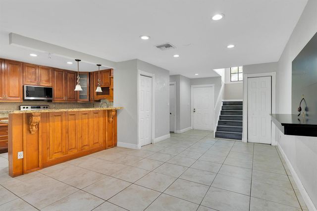 10723 NW 11TH Street 10723, Pembroke Pines, FL 33026