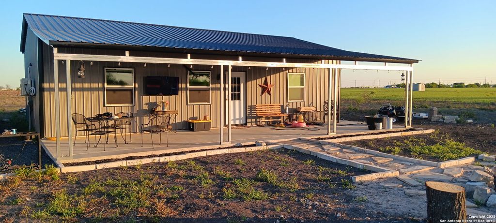 351 Elbert, Marion, TX 78124